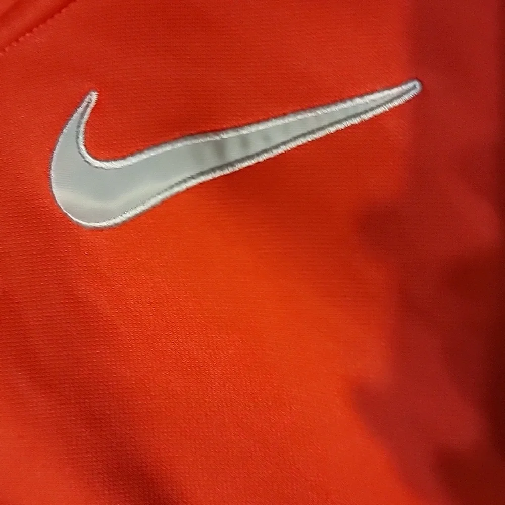 Nike Therma Fit Red Hoodie Size M - Picture 2 of 4